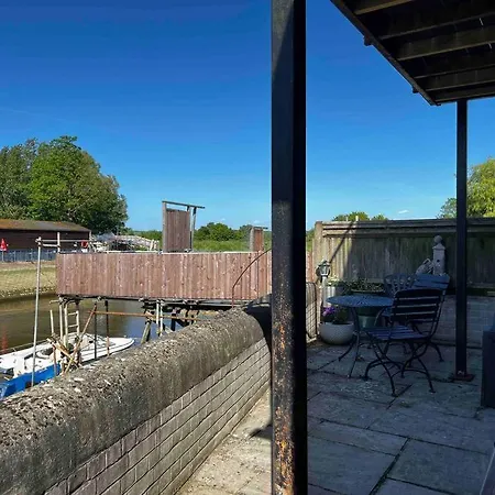 Quirky 1 Bedroom Barn On The River In Arundel Exterior foto