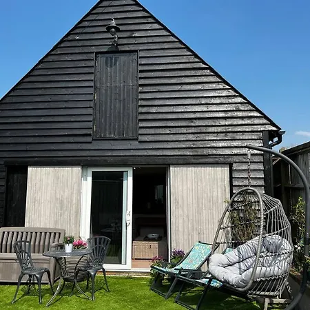 Quirky 1 Bedroom Barn On The River In Arundel Exterior foto
