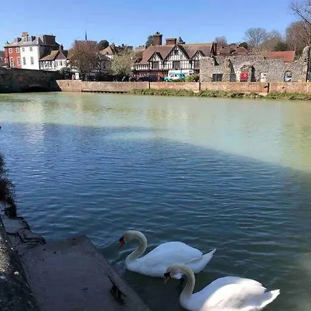 Quirky 1 Bedroom Barn On The River In Arundel Exterior foto