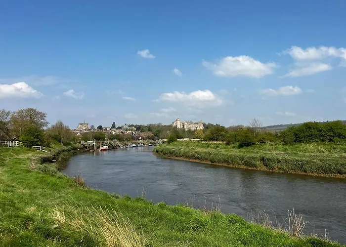 Quirky 1 Bedroom Barn On The River In Arundel