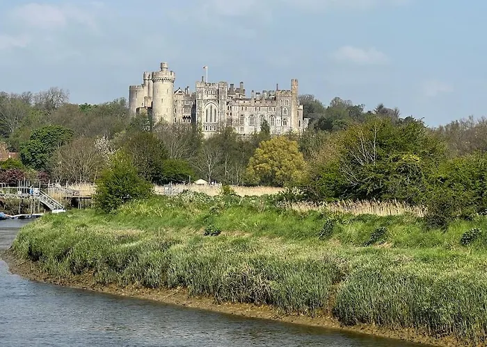 Quirky 1 Bedroom Barn On The River In Arundel