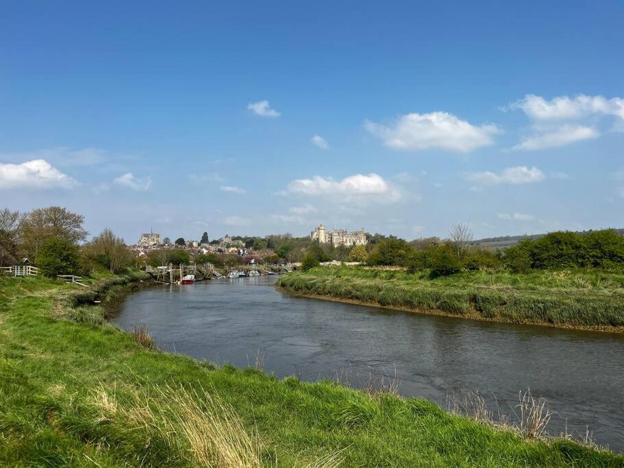 Quirky 1 Bedroom Barn On The River In Holiday home Arundel